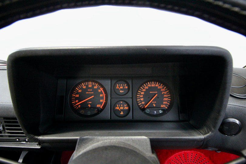 Ferrari Testarossa The Supercar Rooms (17)