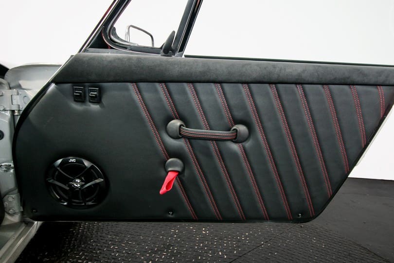 Porsche 911 Targa Restomod The Supercar Rooms (30)