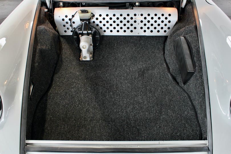 Porsche 911 Targa Restomod The Supercar Rooms (31)