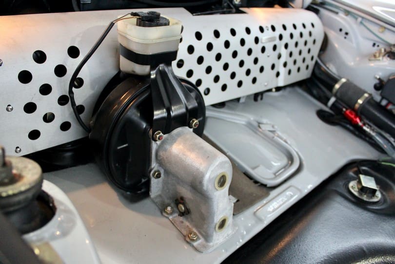 Porsche 911 Targa Restomod The Supercar Rooms (33)