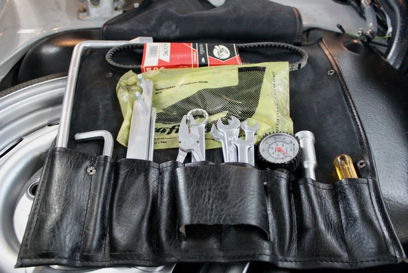 Porsche 911 Targa Restomod The Supercar Rooms (36)