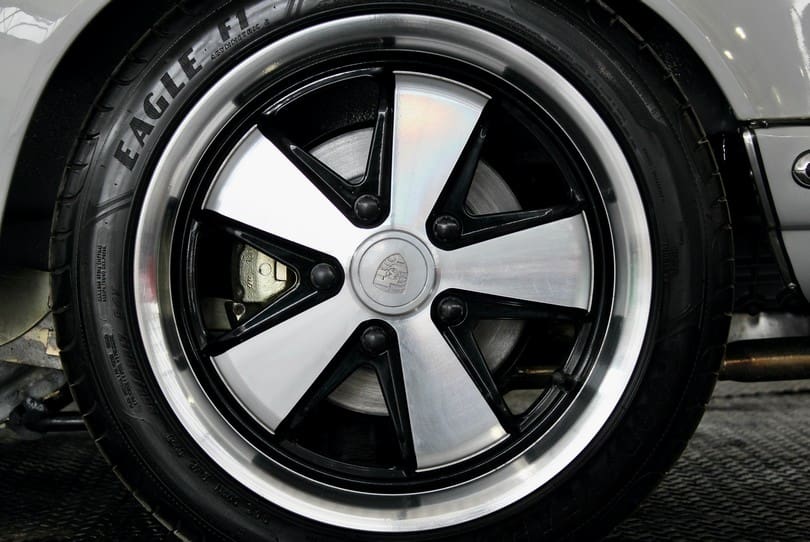 Porsche 911 Targa Restomod The Supercar Rooms (59)