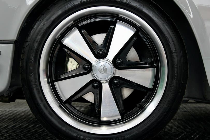 Porsche 911 Targa Restomod The Supercar Rooms (60)