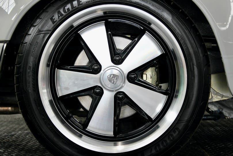 Porsche 911 Targa Restomod The Supercar Rooms (61)