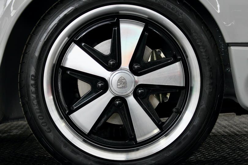 Porsche 911 Targa Restomod The Supercar Rooms (62)