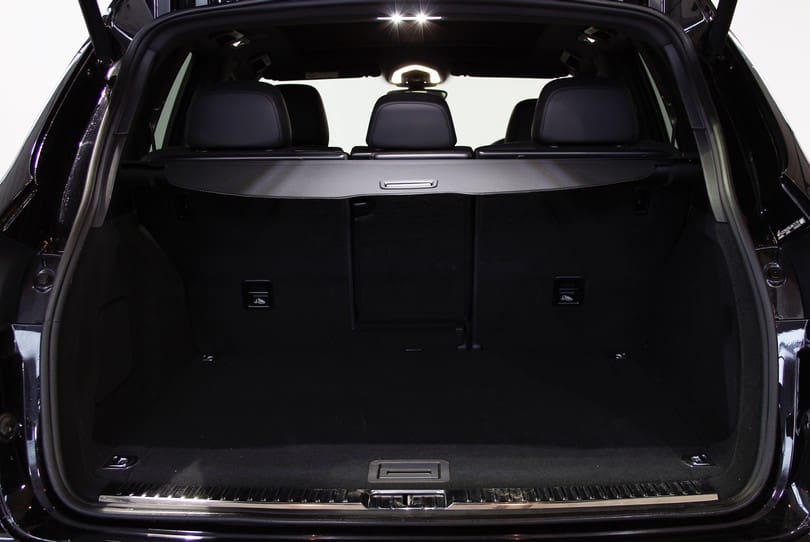 Porsche Cayenne S 4.2 Diesel The Supercar Rooms (11)