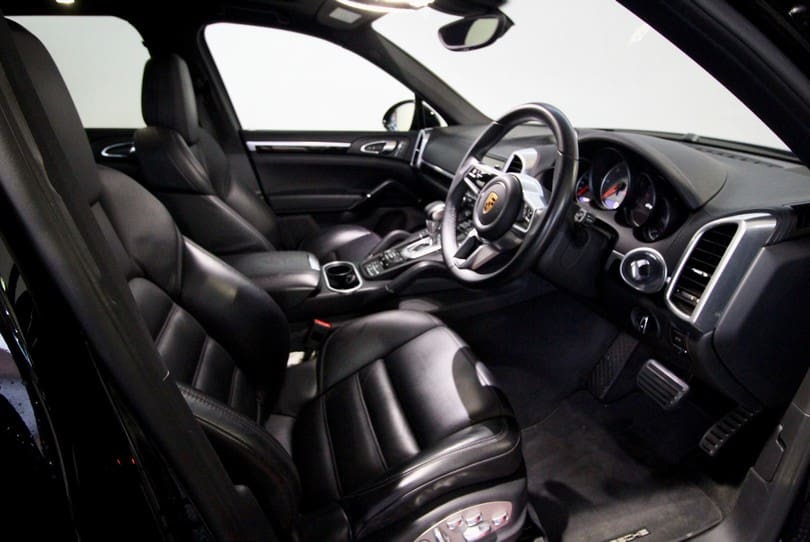 Porsche Cayenne S 4.2 Diesel The Supercar Rooms (14)