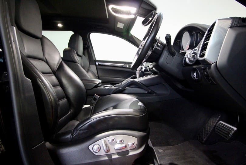 Porsche Cayenne S 4.2 Diesel The Supercar Rooms (15)