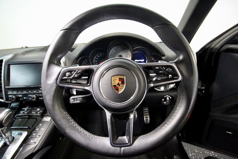 Porsche Cayenne S 4.2 Diesel The Supercar Rooms (18)