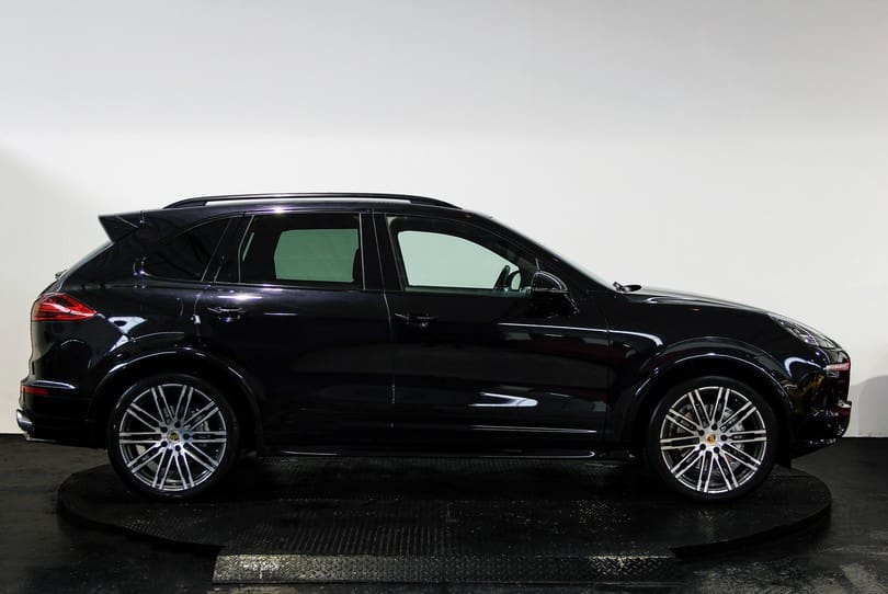 Porsche Cayenne S 4.2 Diesel The Supercar Rooms (2)