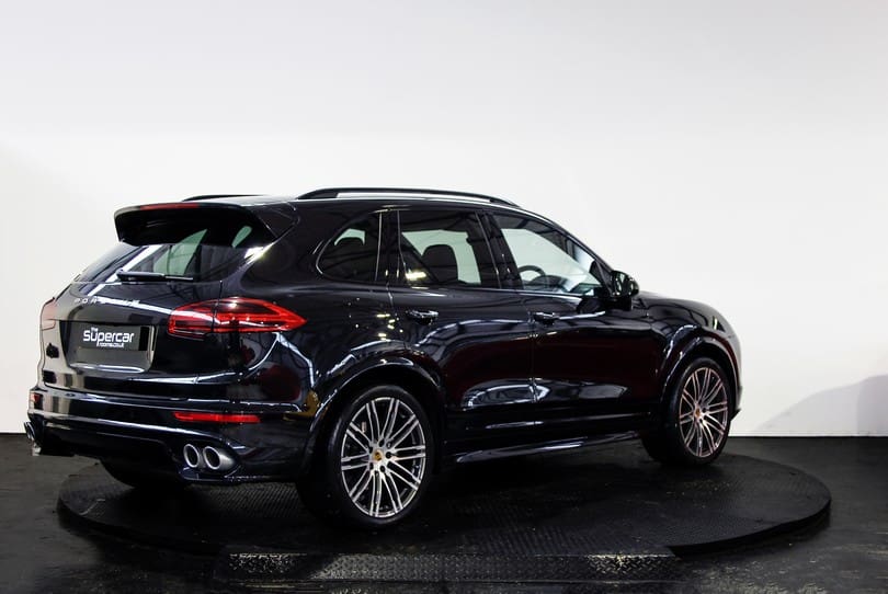 Porsche Cayenne S 4.2 Diesel The Supercar Rooms (3)