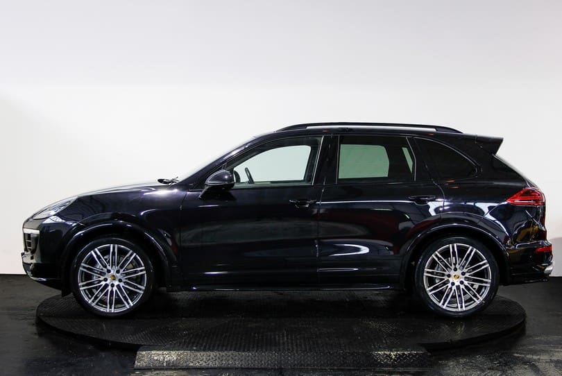 Porsche Cayenne S 4.2 Diesel The Supercar Rooms (6)