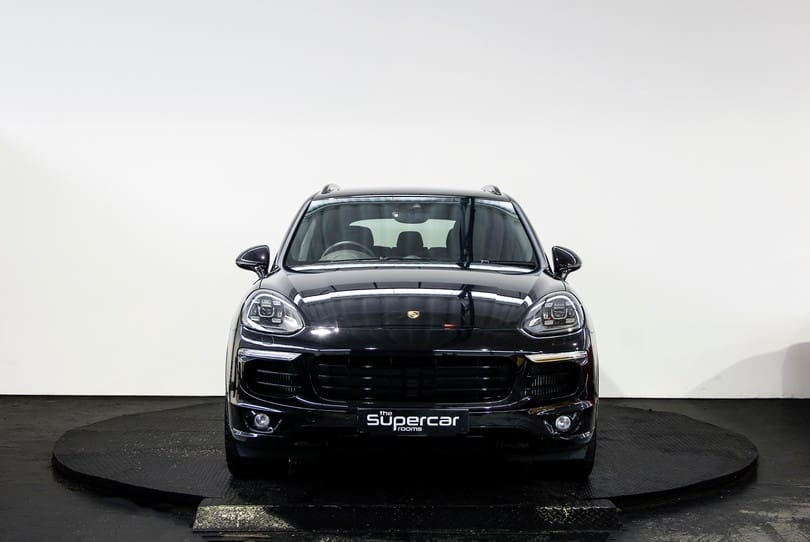 Porsche Cayenne S 4.2 Diesel The Supercar Rooms (8)