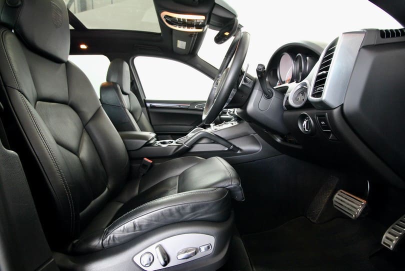 Porsche Cayenne V8s The Supercar Rooms (10)