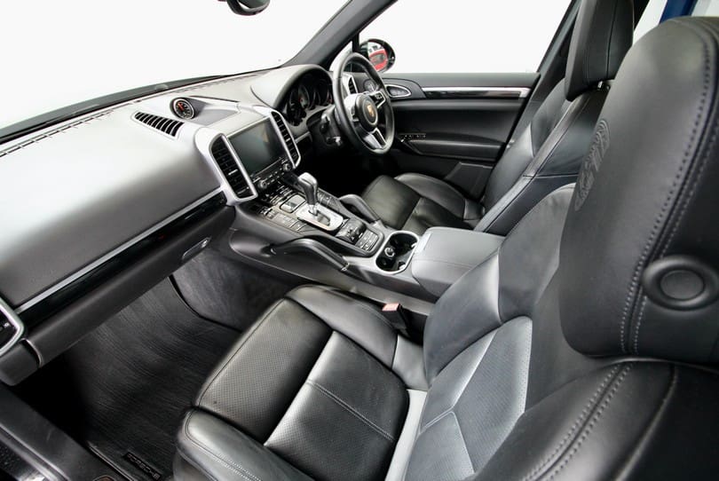 Porsche Cayenne V8s The Supercar Rooms (12)