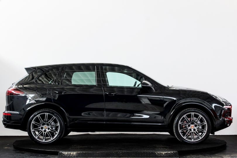 Porsche Cayenne V8s The Supercar Rooms (2)
