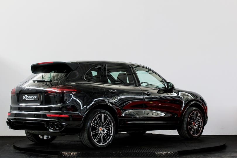 Porsche Cayenne V8s The Supercar Rooms (3)