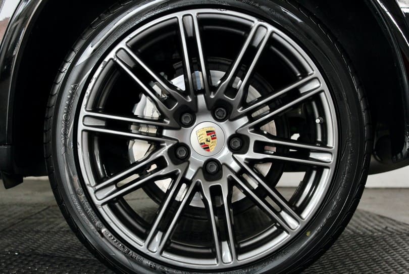 Porsche Cayenne V8s The Supercar Rooms (34)