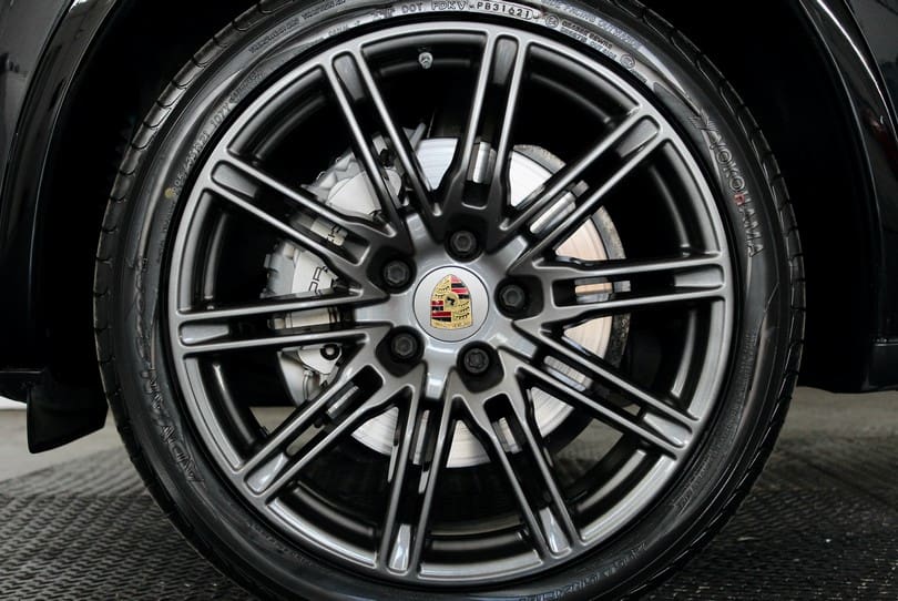 Porsche Cayenne V8s The Supercar Rooms (35)