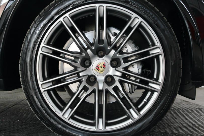 Porsche Cayenne V8s The Supercar Rooms (37)