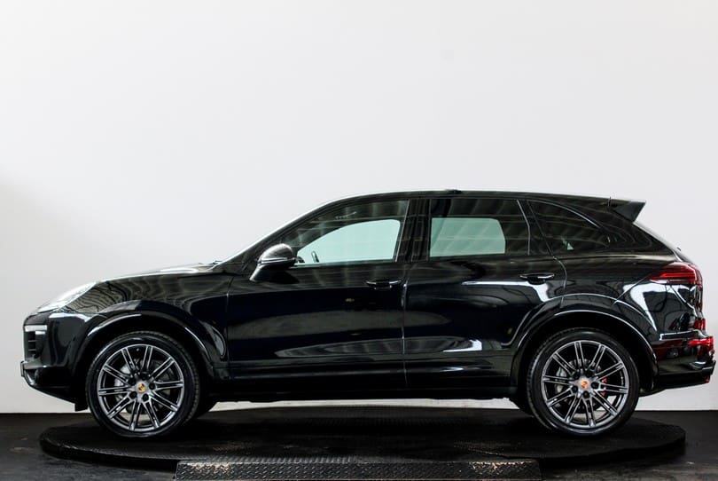 Porsche Cayenne V8s The Supercar Rooms (6)