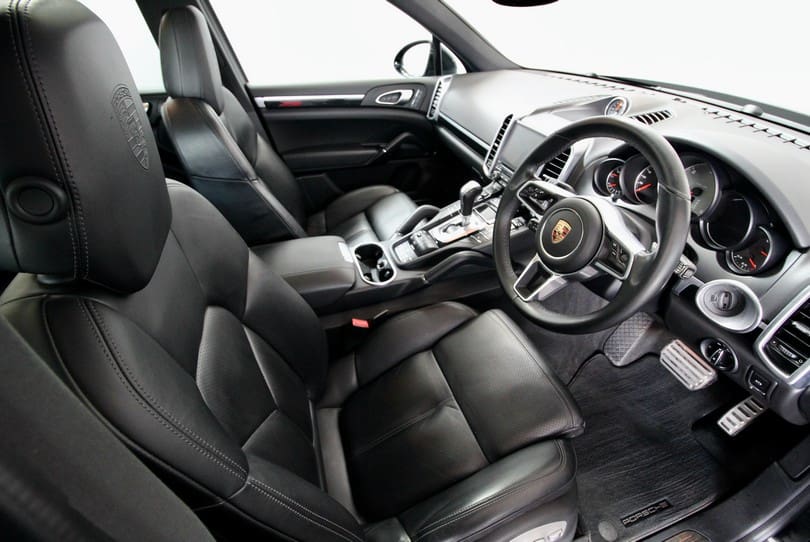 Porsche Cayenne V8s The Supercar Rooms (9)