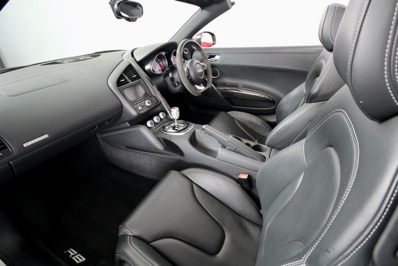 Audi R8 V10 Spyder The Supercar Rooms (15)