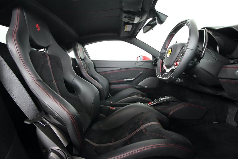 Ferrari 488 Gtb The Supercar Rooms (10)