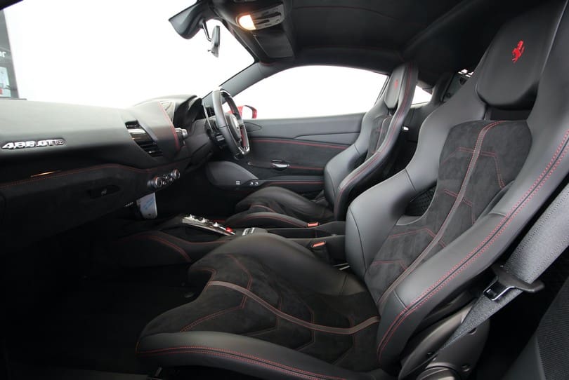 Ferrari 488 Gtb The Supercar Rooms (11)