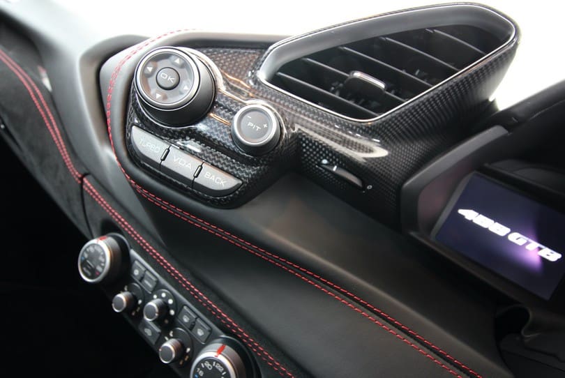 Ferrari 488 Gtb The Supercar Rooms (16)