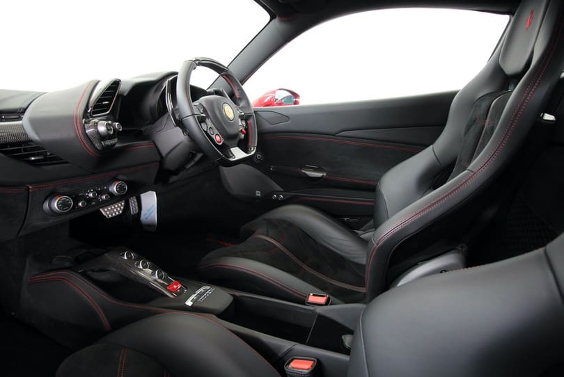 Ferrari 488 Gtb The Supercar Rooms (30)