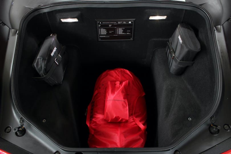 Ferrari 488 Gtb The Supercar Rooms (37)