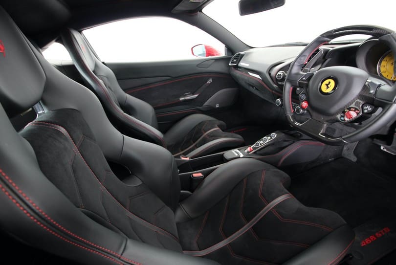 Ferrari 488 Gtb The Supercar Rooms (9)