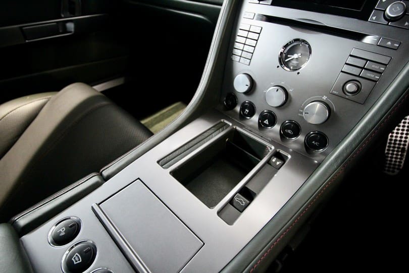 Aston Martin Db9 The Supercar Rooms (14)