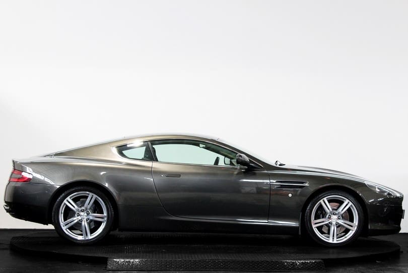 Aston Martin Db9 The Supercar Rooms (2)