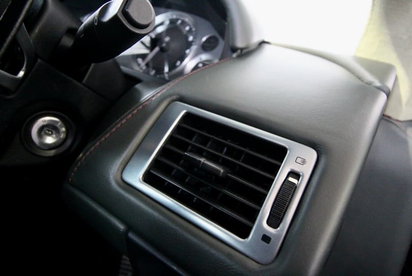 Aston Martin Db9 The Supercar Rooms (24)