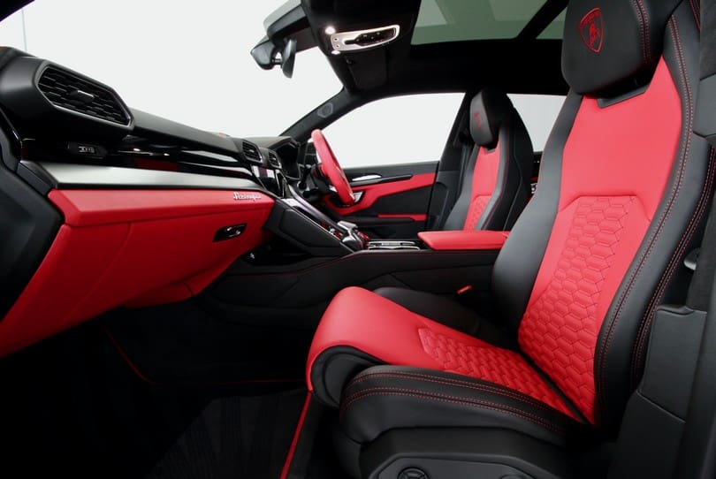 Lamborghini Urus The Supercar Rooms (11)