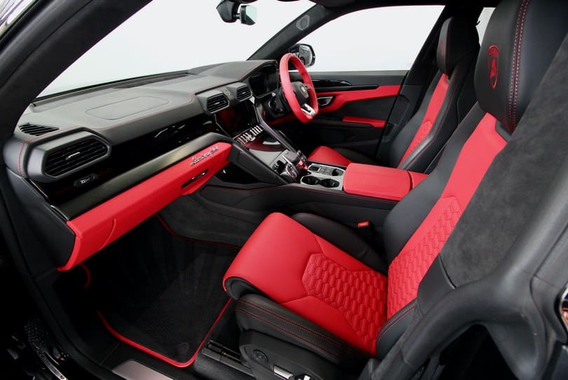 Lamborghini Urus The Supercar Rooms (12)
