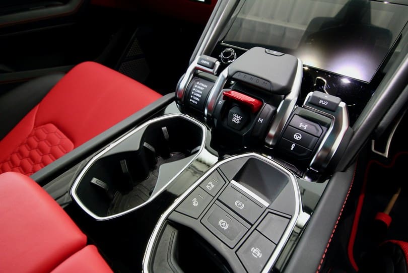 Lamborghini Urus The Supercar Rooms (14)