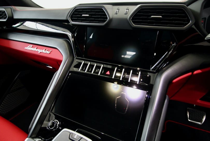 Lamborghini Urus The Supercar Rooms (16)