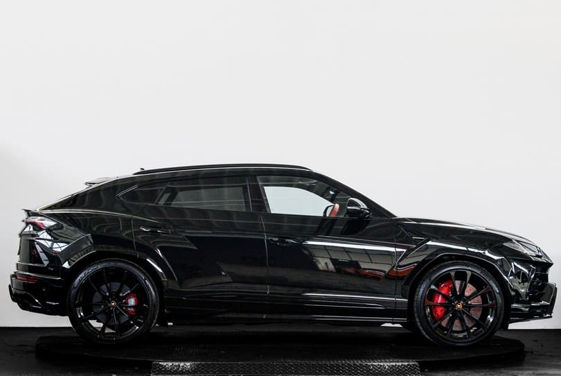 Lamborghini Urus The Supercar Rooms (2)