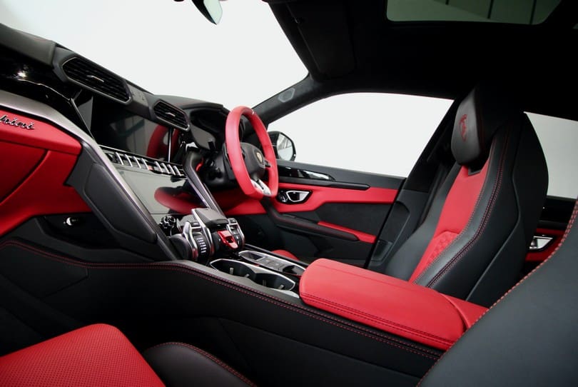 Lamborghini Urus The Supercar Rooms (38)