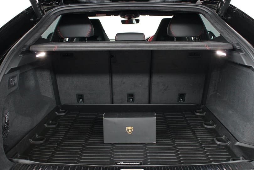 Lamborghini Urus The Supercar Rooms (45)