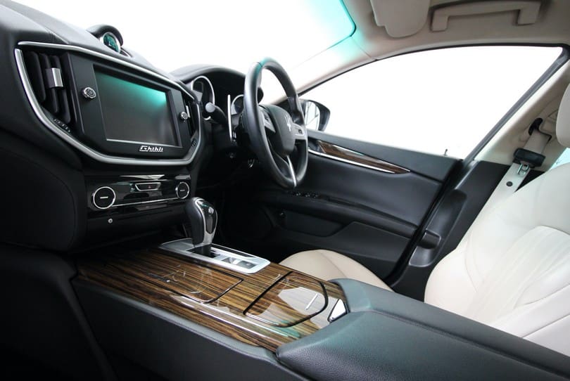 Maserati Ghibli The Supercar Rooms (30)