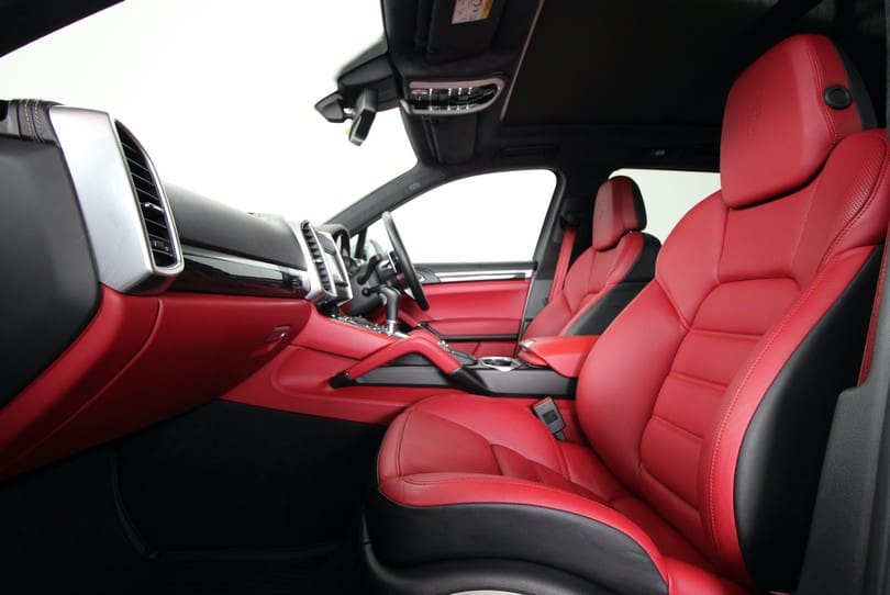 Porsche Cayenne Turbo S The Supercar Rooms (12)