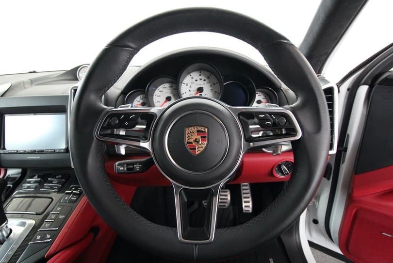 Porsche Cayenne Turbo S The Supercar Rooms (13)