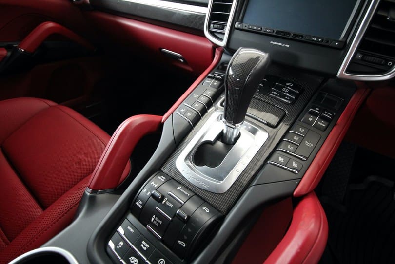 Porsche Cayenne Turbo S The Supercar Rooms (14)