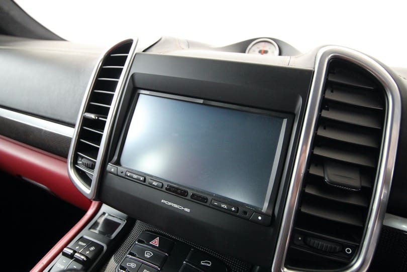 Porsche Cayenne Turbo S The Supercar Rooms (15)