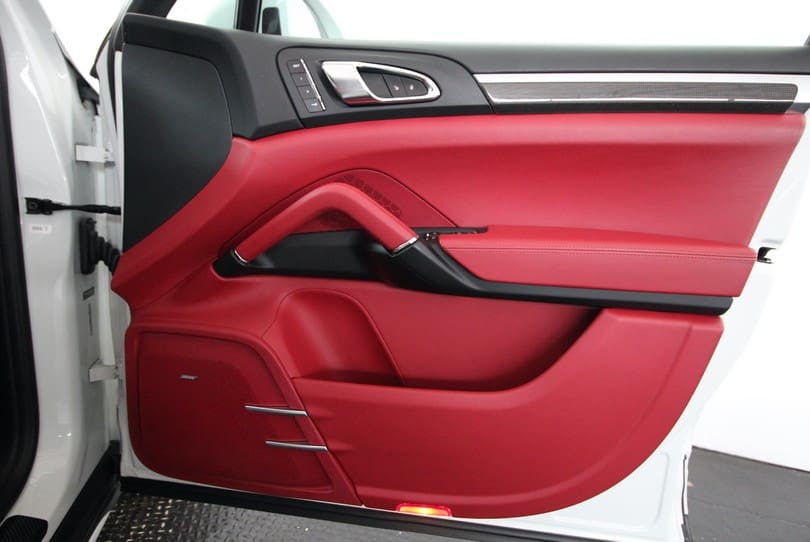 Porsche Cayenne Turbo S The Supercar Rooms (23)