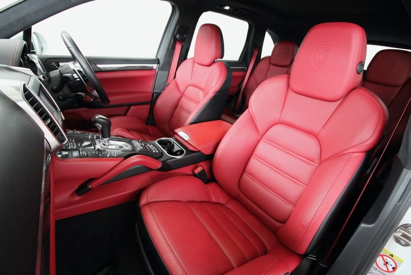 Porsche Cayenne Turbo S The Supercar Rooms (25)